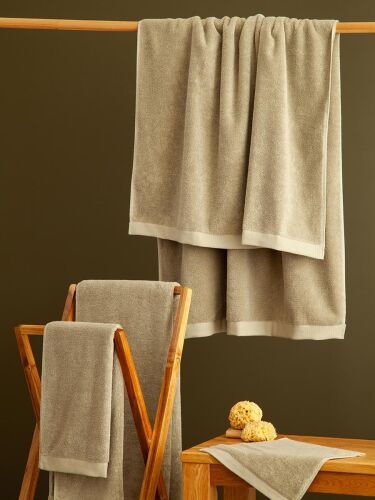 Полотенце банное бежево-серого цвета из коллекции essential, 90х 2