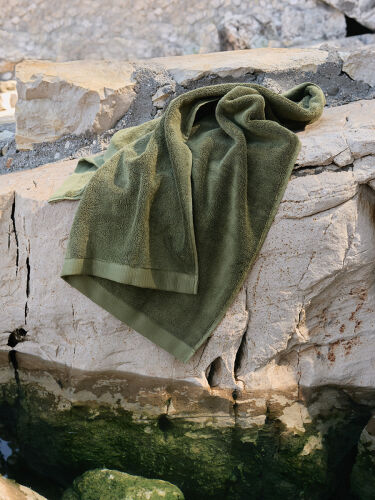 Полотенце банное оливкового цвета из коллекции essential, 90х150 2