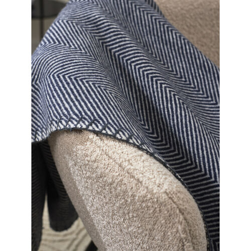 Плед из шерсти мериноса темно-синего цвета из коллекции essentia 3