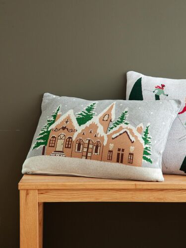 Подушка вязаная с новогодним рисунком christmas village из колле 2