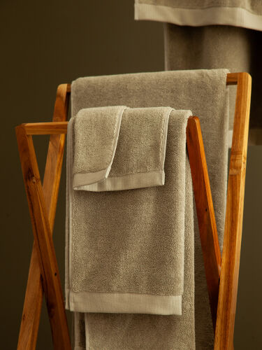 Полотенце банное бежево-серого цвета из коллекции essential, 90х 3