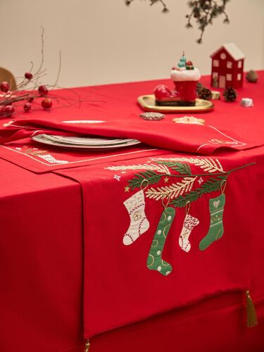 Дорожка на стол winter wishes из коллекции new year essential, 4 2