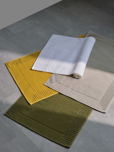 Коврик для ванной с фактурным бортиком цвета охры из коллекции e 4