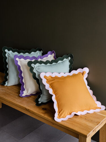 Чехол на подушку с контрастным кантом сиреневого цвета из коллек 7