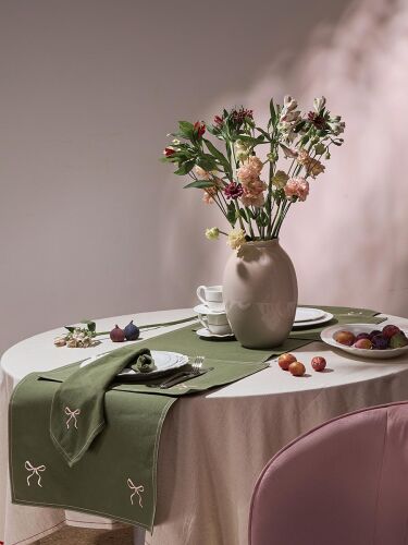 Скатерть fancy bows бежевого цвета из коллекции essential, 180х1 3
