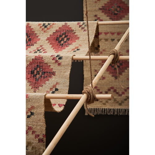 Ковер из джута и шерсти по мотивам башкирских орнаментов из колл 1