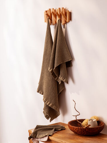 Полотенце банное из умягченной вафли цвета хаки из коллекции ess 2