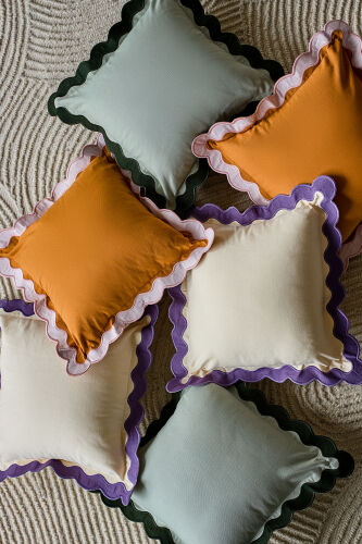 Чехол на подушку с контрастным кантом розового цвета из коллекци 4