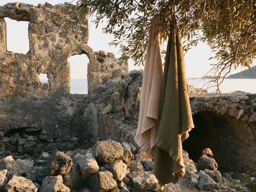 Полотенце банное из умягченной вафли цвета хаки из коллекции ess 3