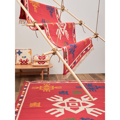 Ковер из шерсти по мотивам чувашских орнаментов из коллекции cul 1