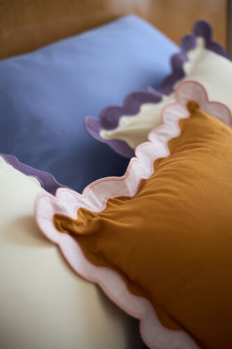 Чехол на подушку с контрастным кантом розового цвета из коллекци 3