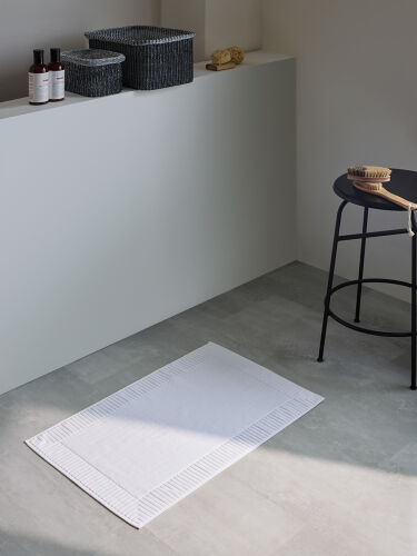 Коврик для ванной с фактурным бортиком белого цвета из коллекции 2