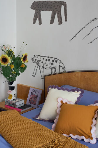 Чехол на подушку с контрастным кантом сиреневого цвета из коллек 4