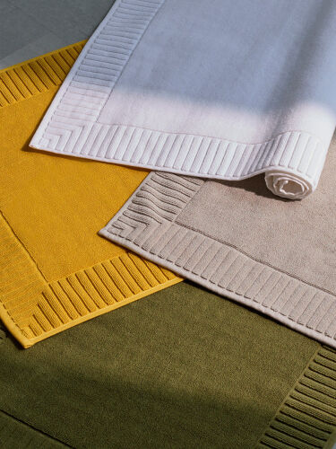 Коврик для ванной с фактурным бортиком белого цвета из коллекции 4