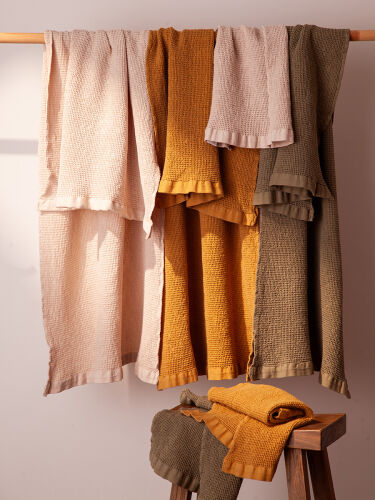 Полотенце банное из умягченной вафли кремового цвета из коллекци 7