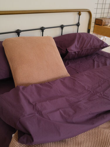 Подушка декоративная из стираного хлопка цвета мокко из коллекци 3