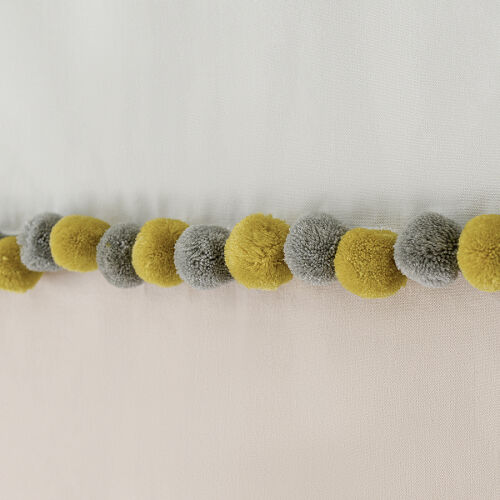 Штора из хлопка с помпонами бежево-серого цвета из коллекции ess 4