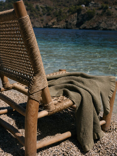 Полотенце банное из умягченной вафли цвета хаки из коллекции ess 4