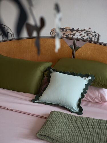 Чехол на подушку с контрастным кантом зеленого цвета из коллекци 2