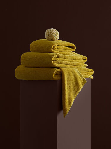 Полотенце банное цвета охры из коллекции essential, 70х140 см 1