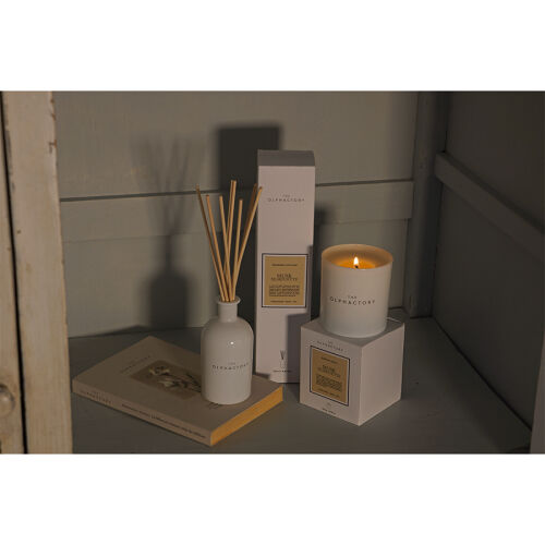 Свеча ароматическая the olphactory, white insignia, musk silhoue 2 Свеча ароматическая the olphactory, white insignia, musk silhoue 2