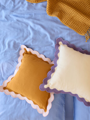 Чехол на подушку с контрастным кантом зеленого цвета из коллекци 7