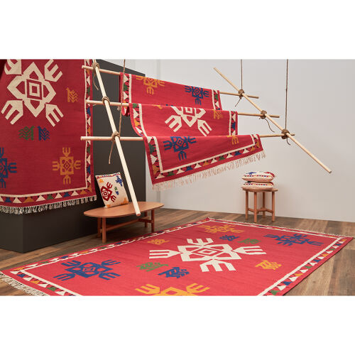 Ковер из шерсти по мотивам чувашских орнаментов из коллекции cul 6