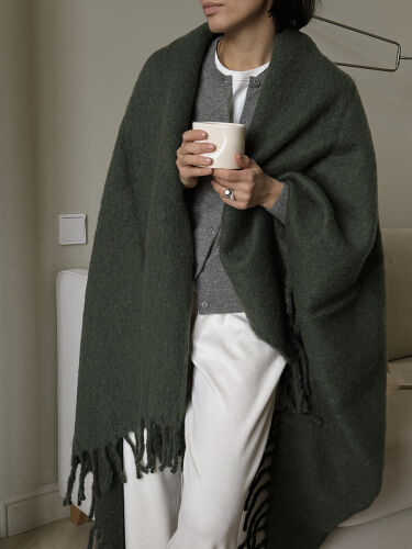 Плед мохеровый хвойно-зеленого цвета из коллекции essential, 130 5