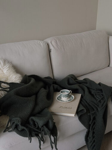 Плед мохеровый хвойно-зеленого цвета из коллекции essential, 130 3