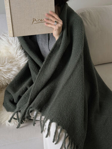 Плед мохеровый хвойно-зеленого цвета из коллекции essential, 130 2