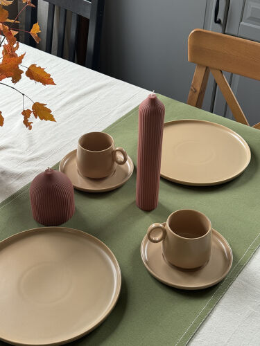 Дорожка на стол fancy bows оливкового цвета из коллекции essenti 4