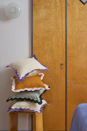 Чехол на подушку с контрастным кантом розового цвета из коллекци 6