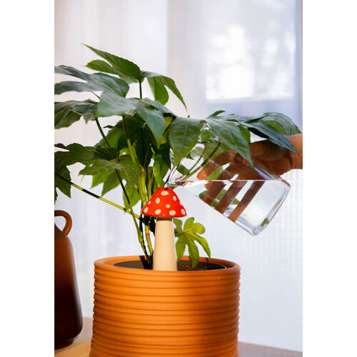 Фигурка с функцией полива для растений amanita 2