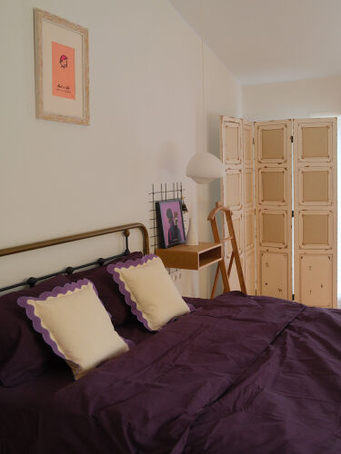 Чехол на подушку с контрастным кантом сиреневого цвета из коллек 1