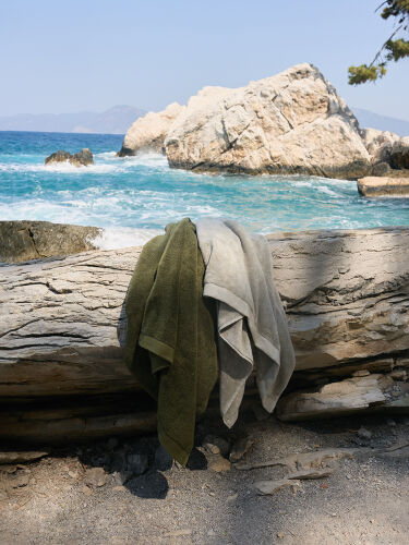 Полотенце банное оливкового цвета из коллекции essential, 90х150 1