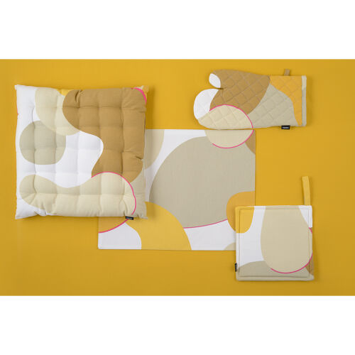 Прихватка-варежка из хлопка горчичного цвета с авторским принтом 2