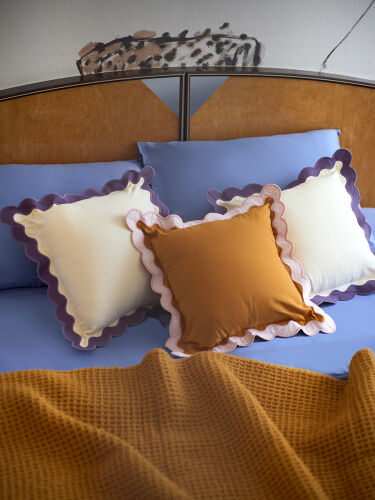 Чехол на подушку с контрастным кантом розового цвета из коллекци 2