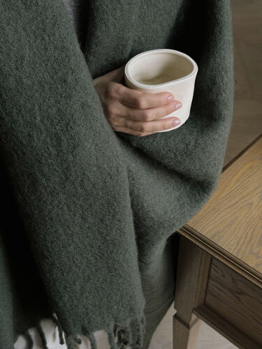 Плед мохеровый хвойно-зеленого цвета из коллекции essential, 130 1