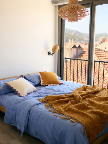 Чехол на подушку с контрастным кантом зеленого цвета из коллекци 2