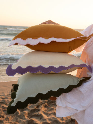 Чехол на подушку с контрастным кантом зеленого цвета из коллекци 4