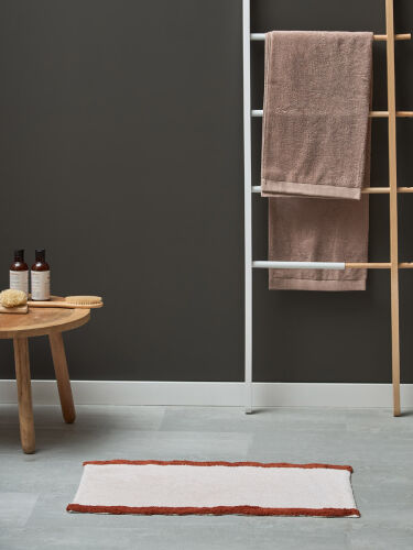Коврик для ванной с кантом терракотового цвета из коллекции tren 2