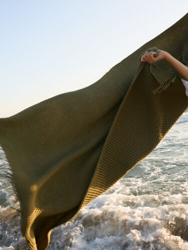 Плед из шерсти травянисто-зеленого цвета из коллекции essential, 5