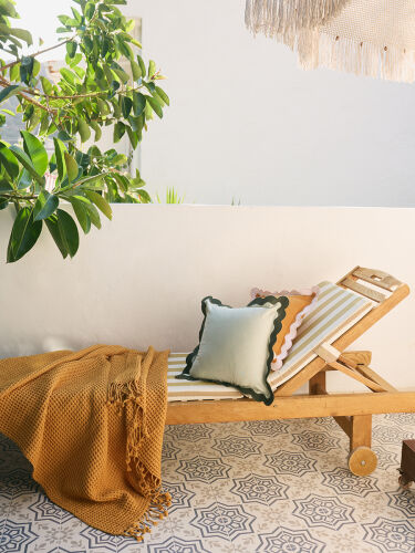 Чехол на подушку с контрастным кантом зеленого цвета из коллекци 1