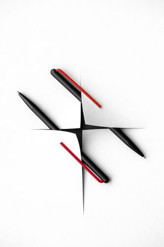 Шариковая ручка Pininfarina GrafeeX с красным клипом в чехле 11