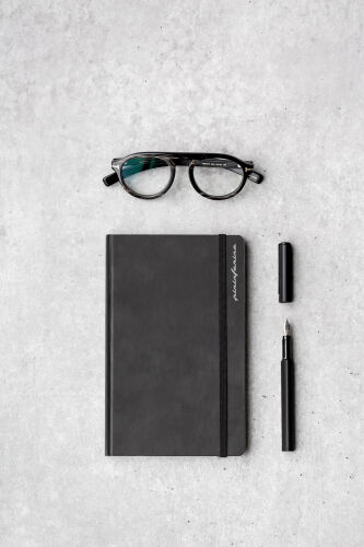 Перьевая ручка PININFARINA PF One BLACK 1 Перьевая ручка PININFARINA PF One BLACK 1