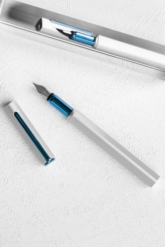 Перьевая ручка PININFARINA PF One SILVER /BLUE 1 Перьевая ручка PININFARINA PF One SILVER /BLUE 1