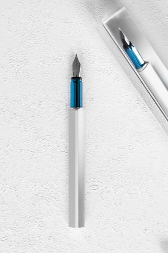 Перьевая ручка PININFARINA PF One SILVER /BLUE 2 Перьевая ручка PININFARINA PF One SILVER /BLUE 2
