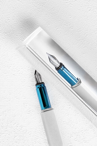 Перьевая ручка PININFARINA PF One SILVER /BLUE 4 Перьевая ручка PININFARINA PF One SILVER /BLUE 4
