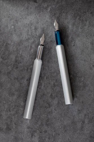 Перьевая ручка PININFARINA PF One SILVER /BLUE 5 Перьевая ручка PININFARINA PF One SILVER /BLUE 5