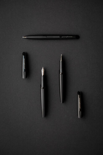 Перьевая ручка PININFARINA PF Two BLACK 1 Перьевая ручка PININFARINA PF Two BLACK 1